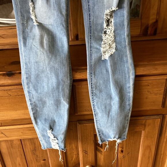 Guess Distressed Light Wash Rose Button Front Skinny Overalls Women’s 25 EUC - Picture 5 of 14